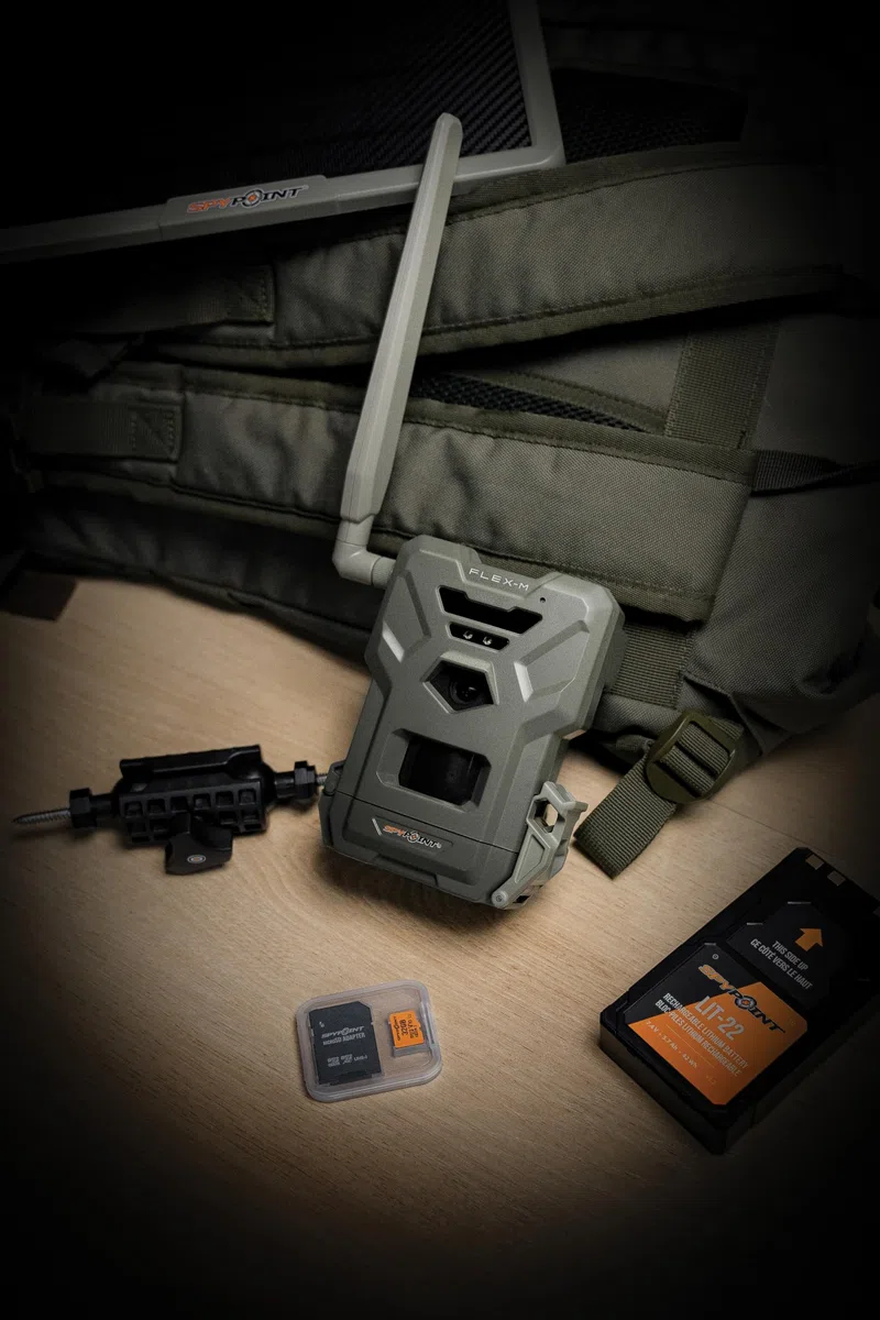 Spypoint Flex-M Twin Pack Caméra de Surveillance cellulaire, 28MP, vidéo 720p avec Son, détection de Mouvement, Vision Nocturne, sans Wi-FI, Pack de 2 caméras de Chasse